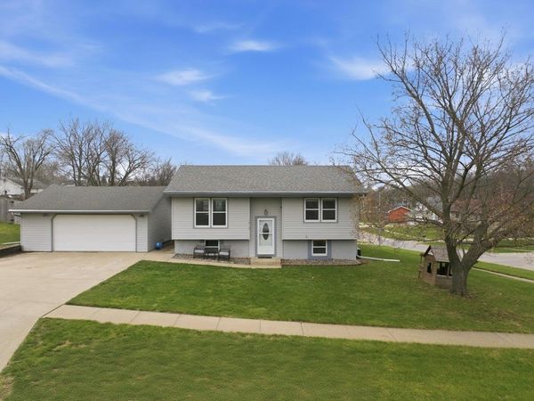 1512 W Detroit Avenue , Indianola, IA 50125