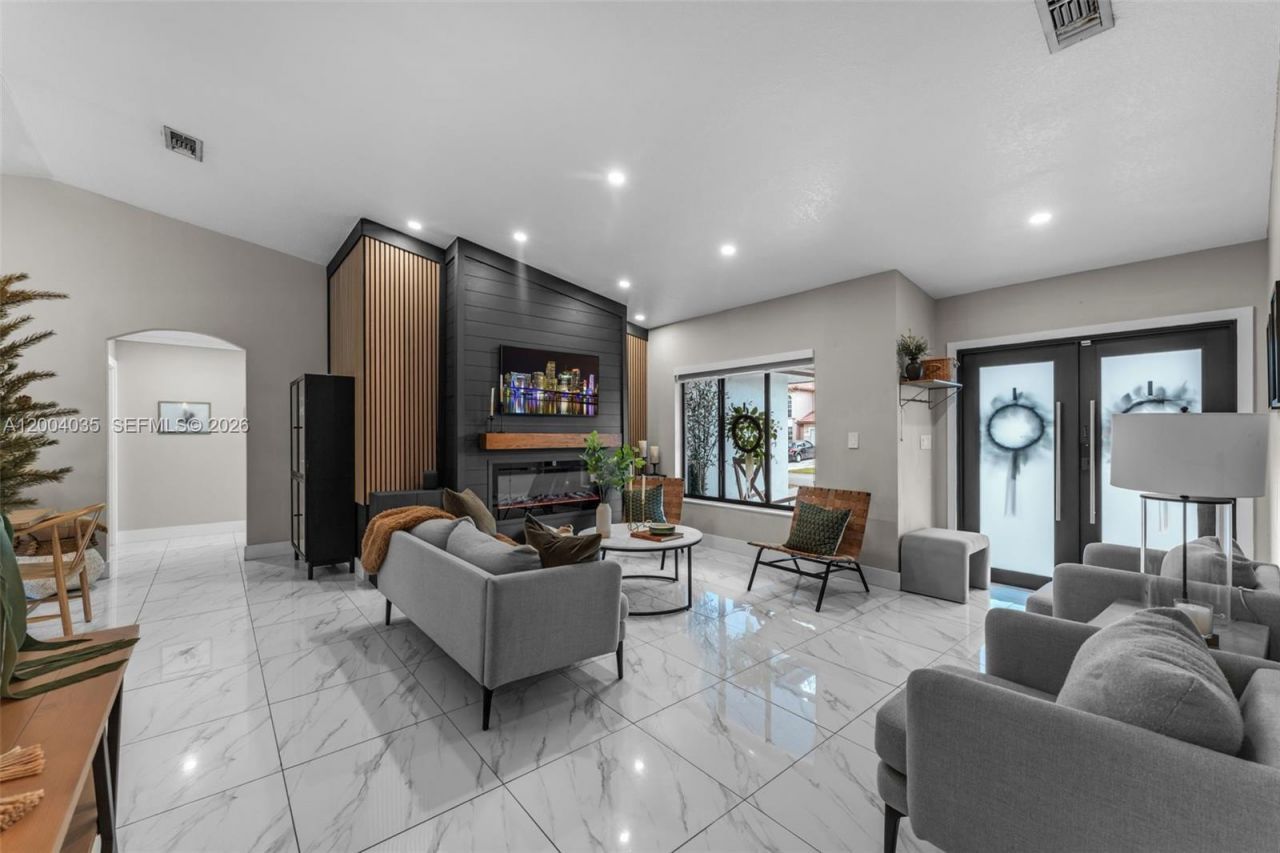 15465 SW 114 St , Miami, FL 33196 Photo