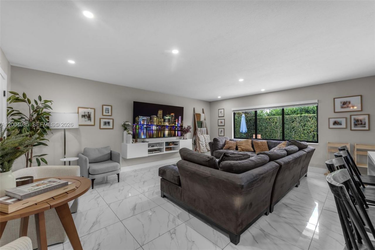 15465 SW 114 St , Miami, FL 33196 Photo