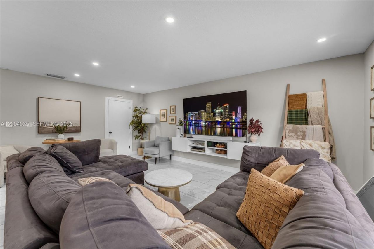 15465 SW 114 St , Miami, FL 33196 Photo