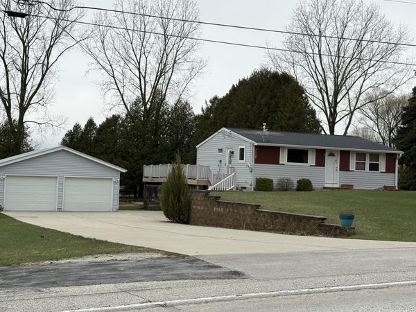 1117 S Main St, Mishicot, WI 54228