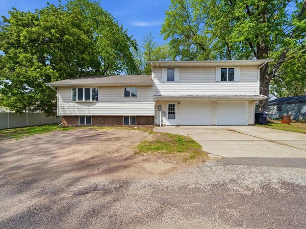 1315 PRINCE Street, Pekin, IL 61554