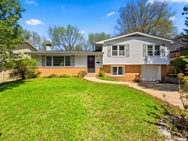 2717 W CASTLE Court, Peoria, IL 61614