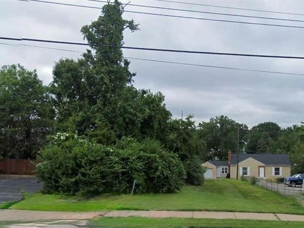 10519 Big Bend Road , Kirkwood, MO 63122