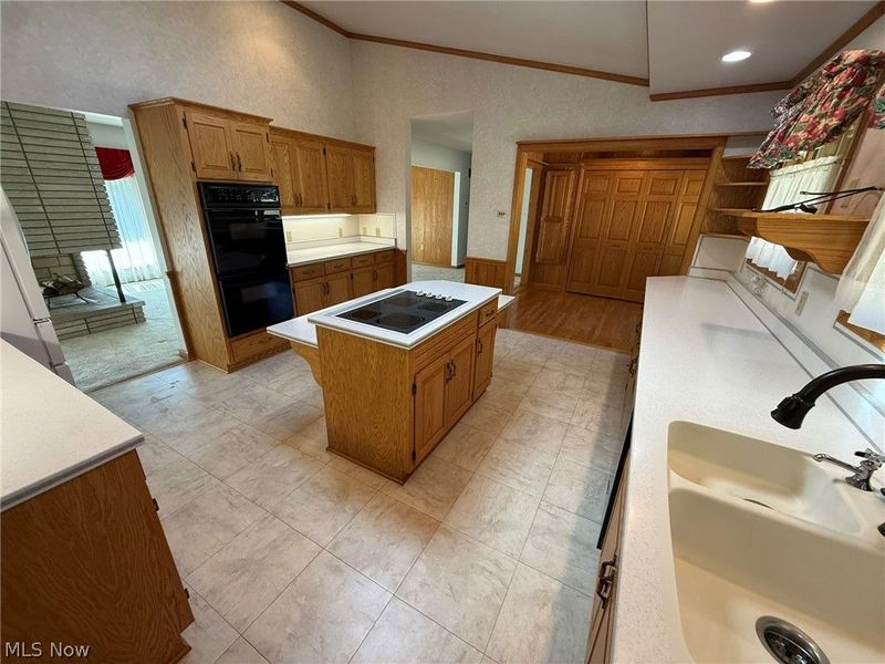 2902 Downeys Hill Drive NE, Dover, OH 44622 Photo 3