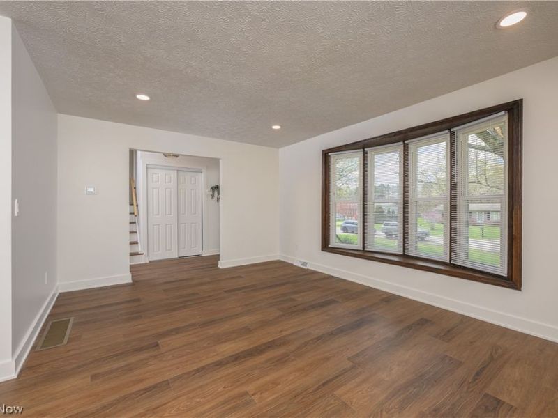 11490 Peach Glen Avenue NW, Uniontown, OH 44685 Photo 18