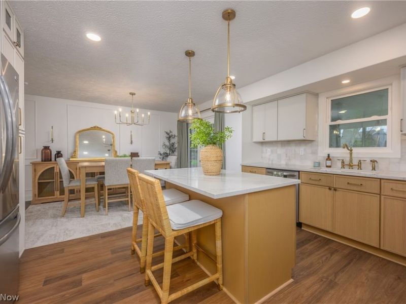 11490 Peach Glen Avenue NW, Uniontown, OH 44685 Photo 2