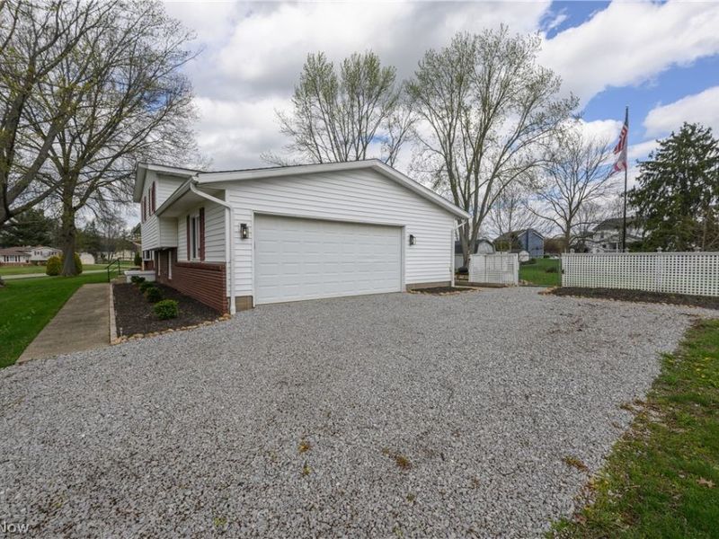 11490 Peach Glen Avenue NW, Uniontown, OH 44685 Photo 26