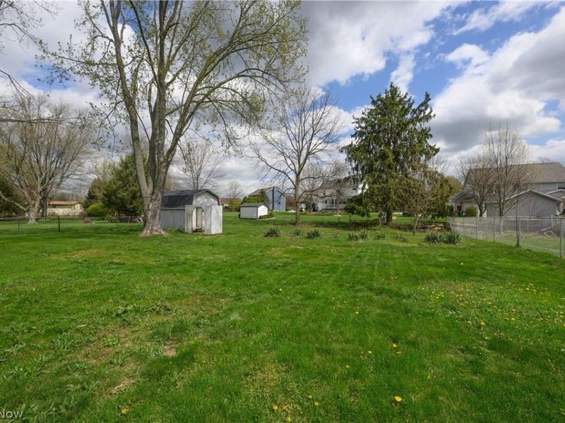 11490 Peach Glen Avenue NW, Uniontown, OH 44685 Photo 31