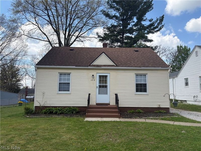 1216 Hardesty Boulevard, Akron, OH 44320 Photo 2