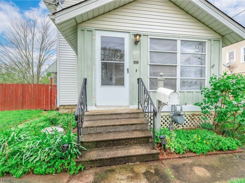 588 Jackson Street, Amherst, OH 44001 Photo 2