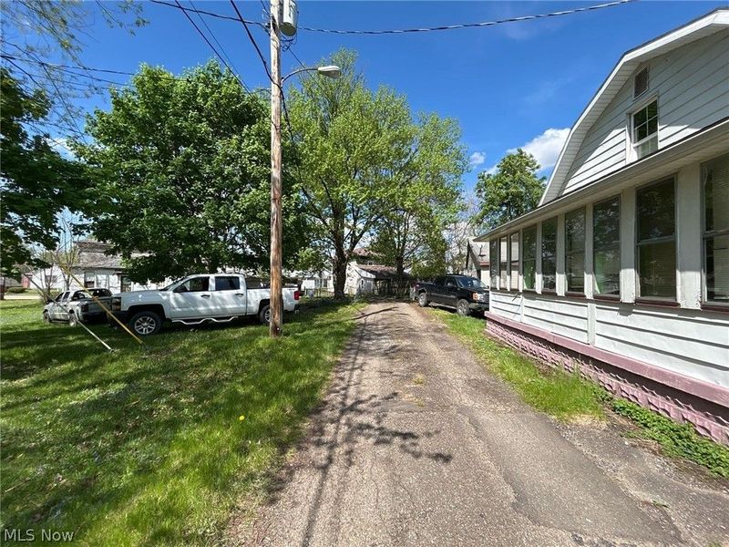 119 Belle Alley, Uhrichsville, OH 44683 Photo 5