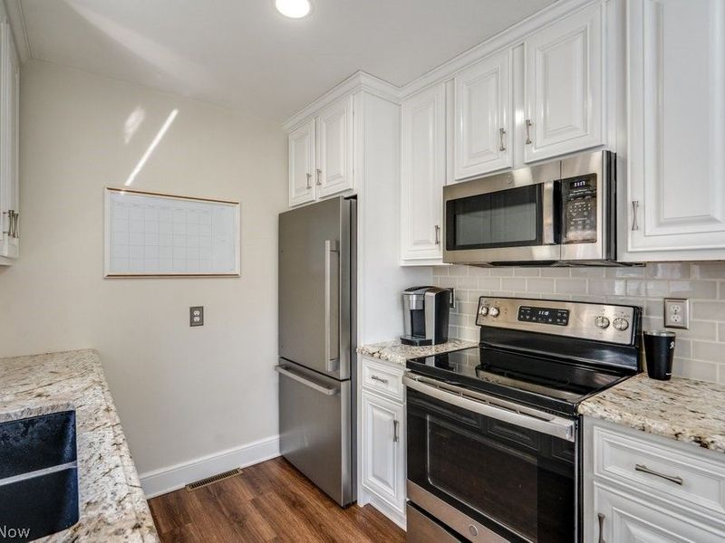 2048 Congo Street, Akron, OH 44305 Photo 12