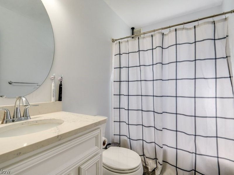 2048 Congo Street, Akron, OH 44305 Photo 18