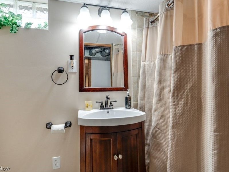 2048 Congo Street, Akron, OH 44305 Photo 22