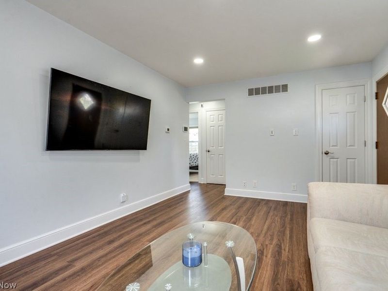 2048 Congo Street, Akron, OH 44305 Photo 5