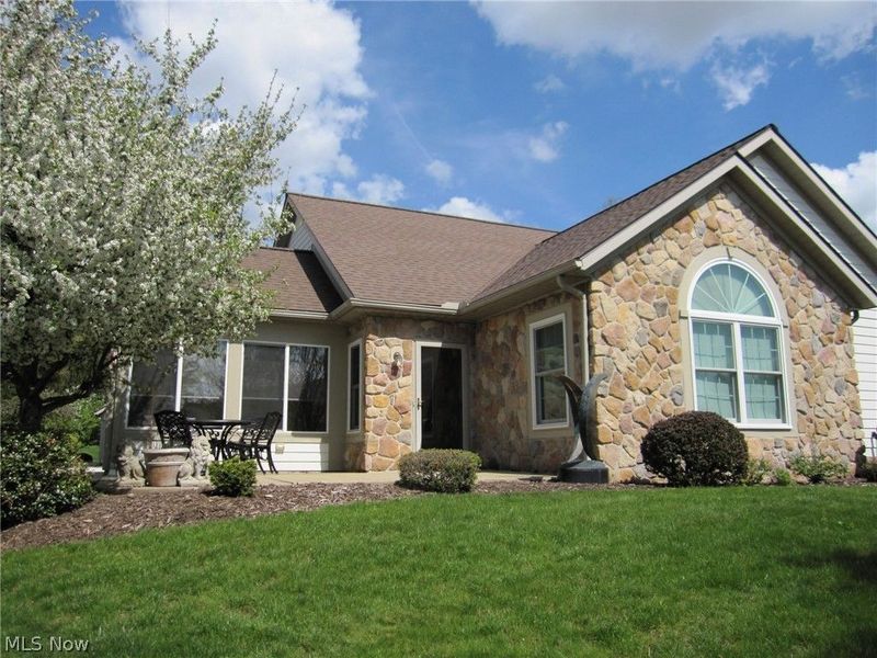 584 Crossings Circle, Tallmadge, OH 44278 Photo 4