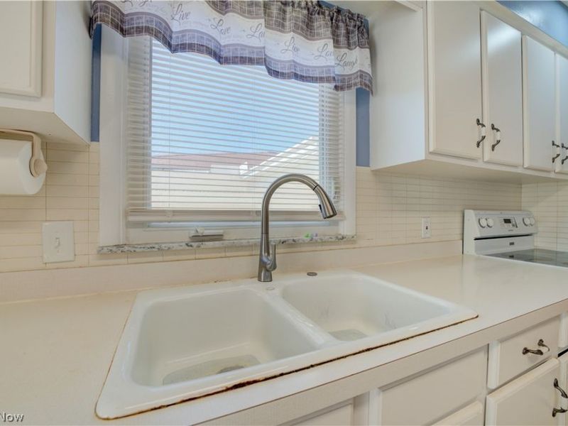 2015 Wallace Lane, Lorain, OH 44053 Photo 11