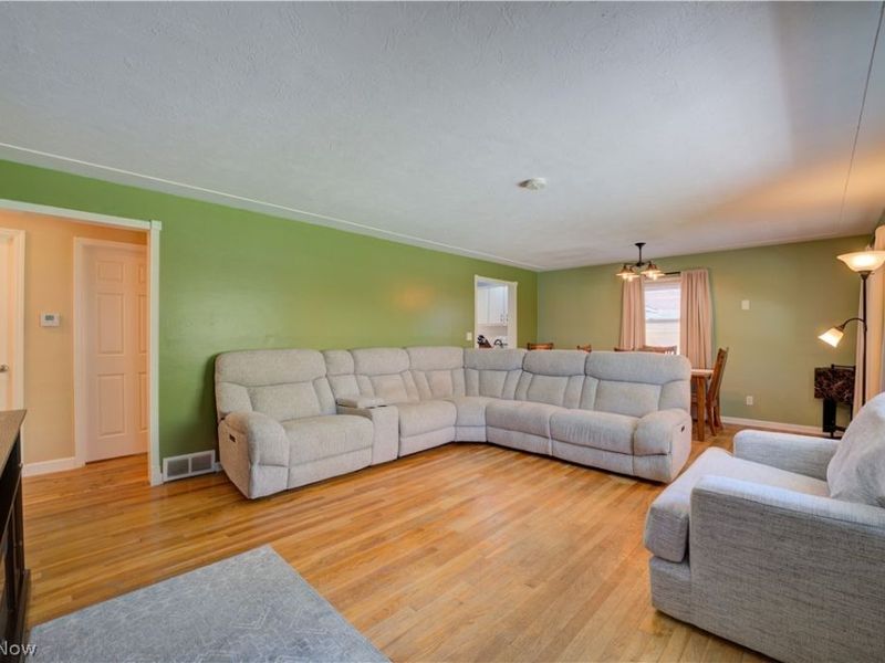 2015 Wallace Lane, Lorain, OH 44053 Photo 4