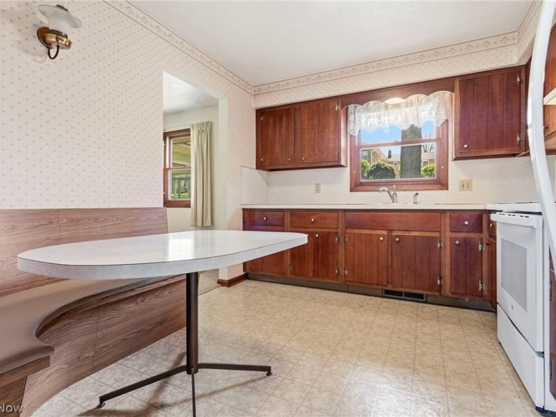 2430 Easton Street NE, Canton, OH 44721 Photo 10