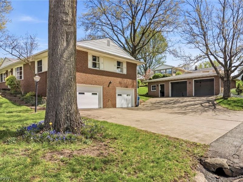 2430 Easton Street NE, Canton, OH 44721 Photo 2