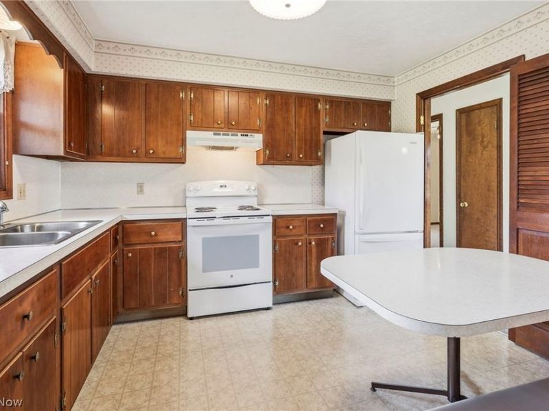 2430 Easton Street NE, Canton, OH 44721 Photo 9