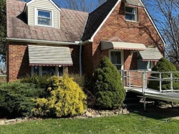 5857 W 54th Street , Parma, OH 44129