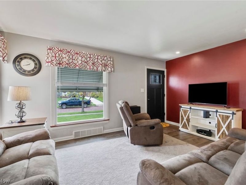 7416 Wefel Avenue , Brooklyn, OH 44144 Photo 6