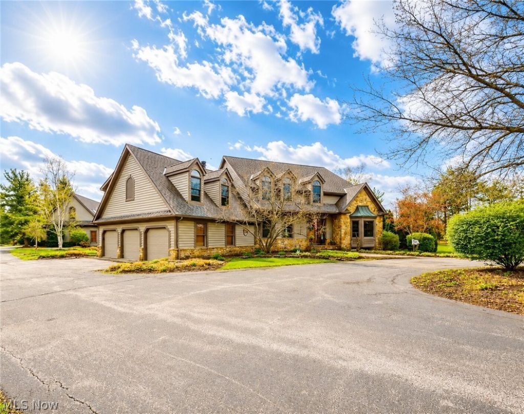 11205 Hampton Ridge Drive, Chardon, OH 44024