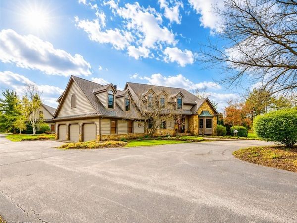 11205 Hampton Ridge Drive, Chardon, OH 44024