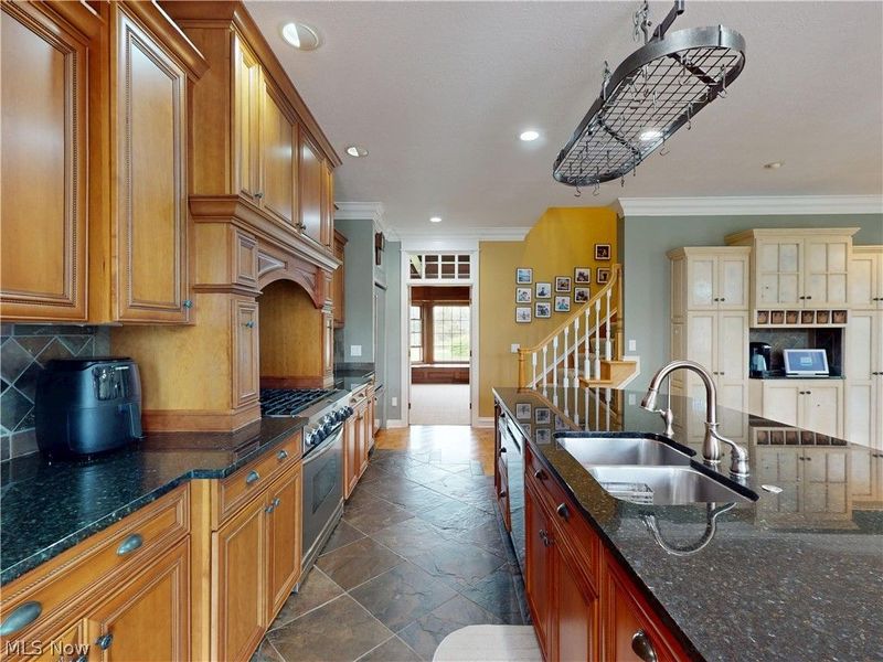 11205 Hampton Ridge Drive, Chardon, OH 44024 Photo 14