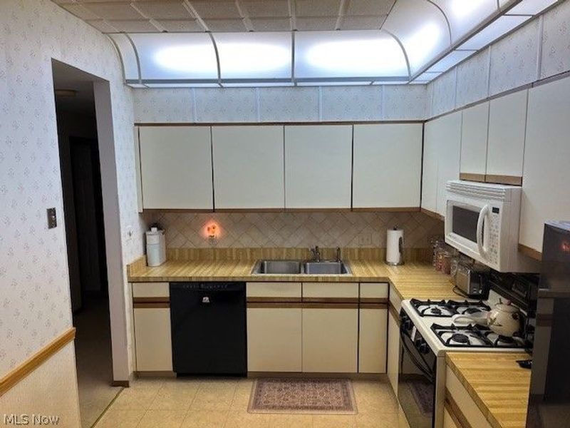 4581 Morgate Circle NW, Canton, OH 44708 Photo 8