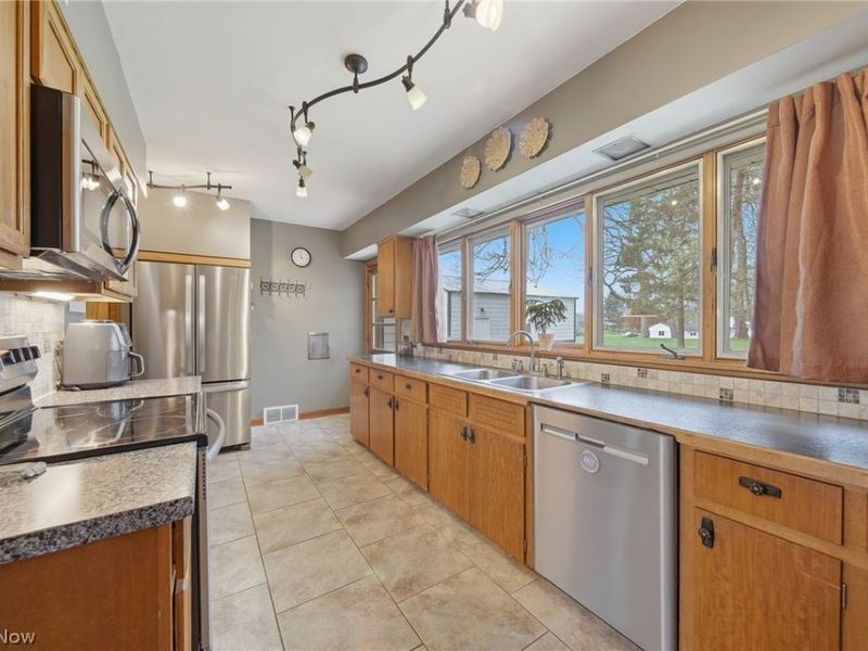 905 Mohawk Trail SW, Hartville, OH 44632 Photo 12