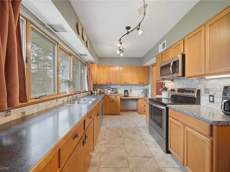 905 Mohawk Trail SW, Hartville, OH 44632 Photo 14