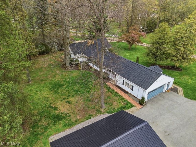 905 Mohawk Trail SW, Hartville, OH 44632 Photo 2