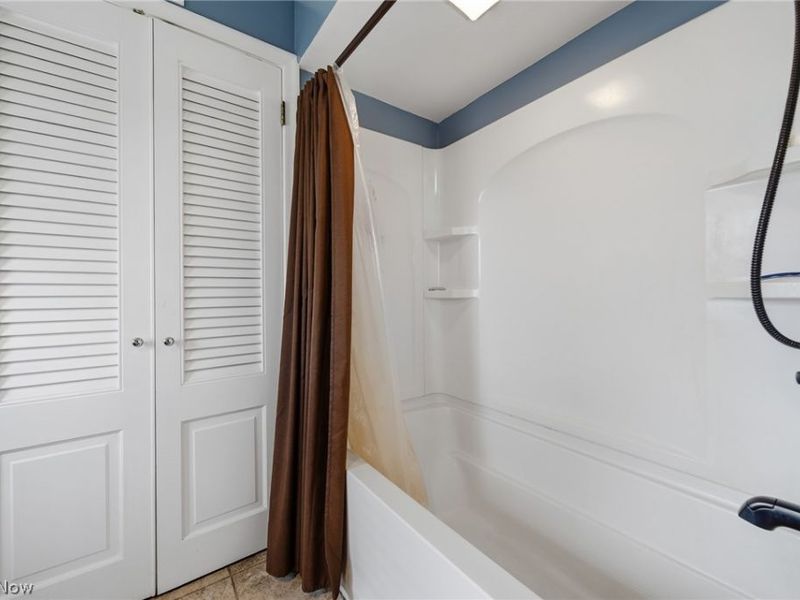 905 Mohawk Trail SW, Hartville, OH 44632 Photo 21