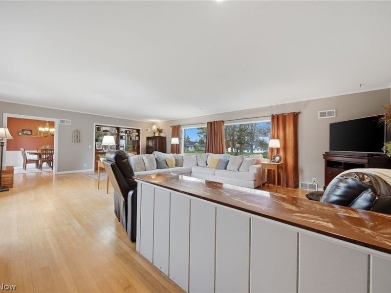 905 Mohawk Trail SW, Hartville, OH 44632 Photo 3