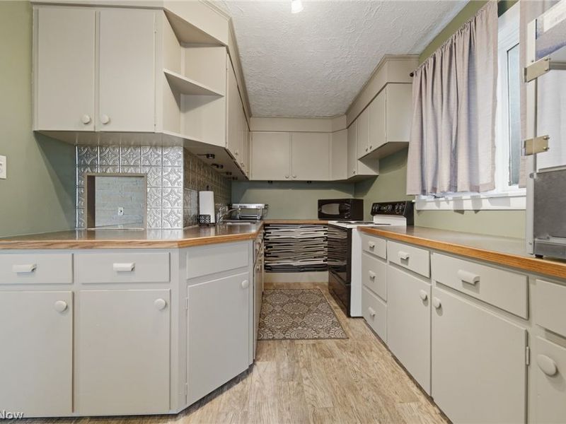 905 Mohawk Trail SW, Hartville, OH 44632 Photo 36