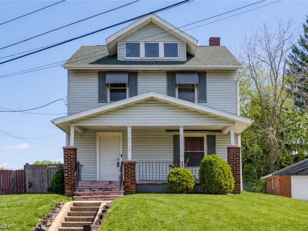 2012 Harmont Avenue NE, Canton, OH 44705