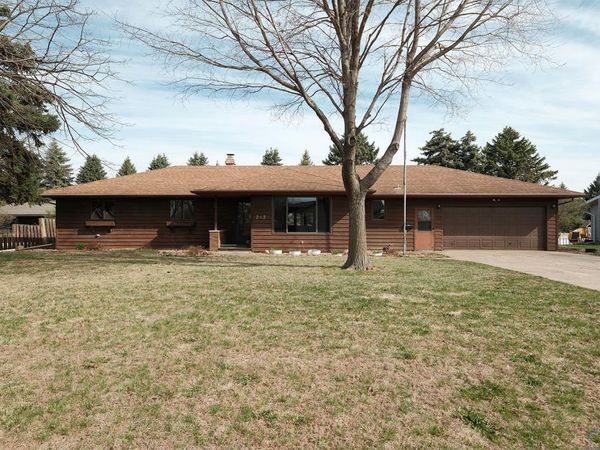 242 12th Street SE, Sioux Center, IA 51250