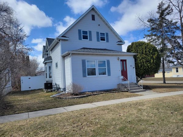 933 Labree Avenue N, Thief River Falls, MN 56701