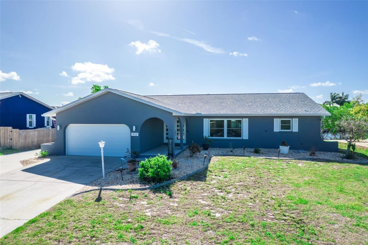 910 Eagle Lane, Apollo Beach, FL 33572 Main Photo