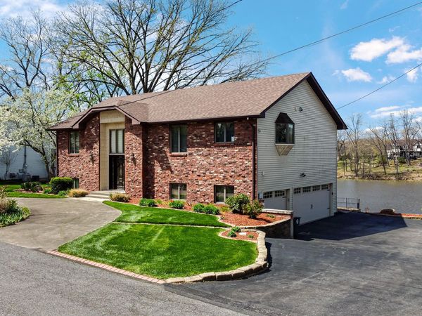 1242 River Terrace , Hobart, IN 46342