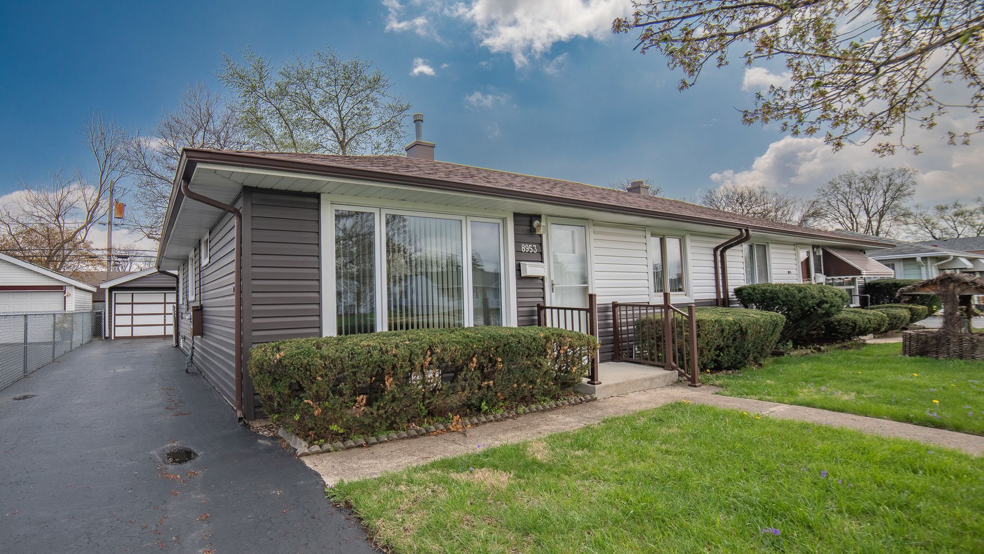 8953 S Corcoran Road , Hometown, IL 60456