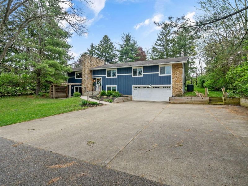 7402 Riverside Drive, Dublin, OH 43016 Photo 1