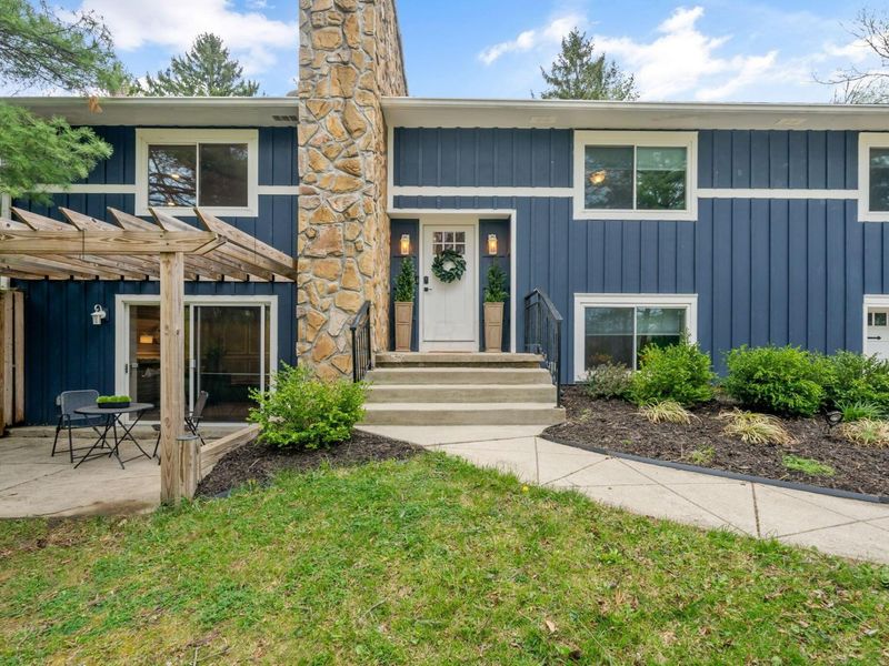 7402 Riverside Drive, Dublin, OH 43016 Photo 3