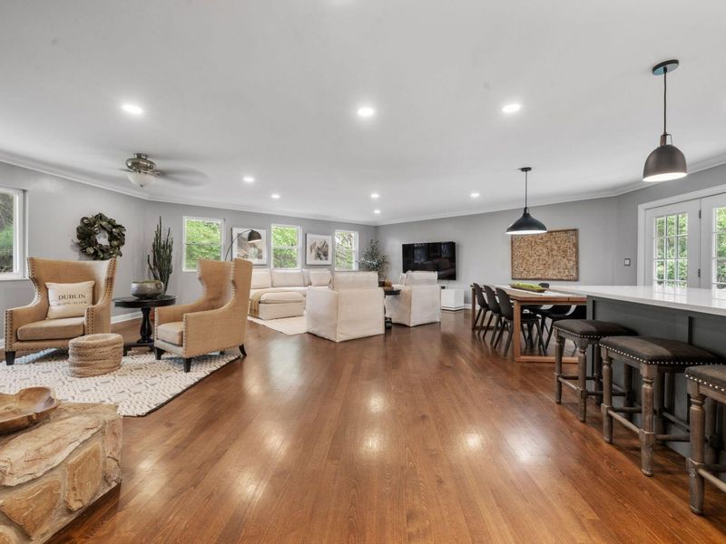 7402 Riverside Drive, Dublin, OH 43016 Photo 7