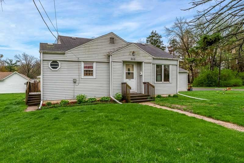 203 Pearl Avenue, LOVES PARK, IL 61111