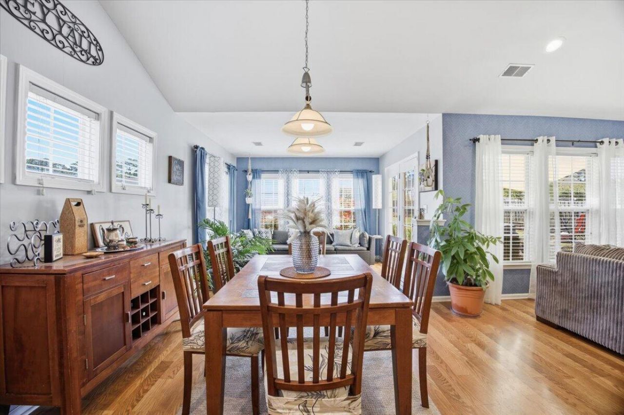 8009 Henderson Road Photo 16