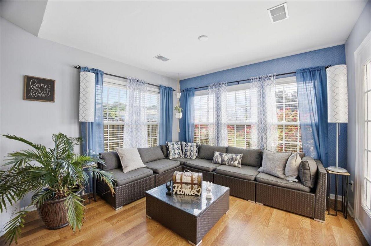 8009 Henderson Road Photo 17